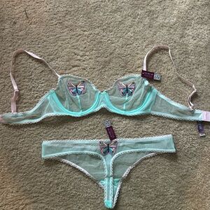 Super cute bra and panty set